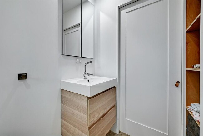 Building Photo - 5303 Gladstone Dr