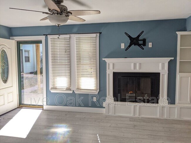 Building Photo - 1311 E Ocean View Ave