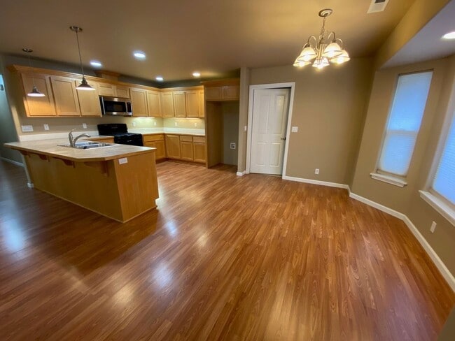 Building Photo - Great 3 Bedroom 2 Bath House on the West side!