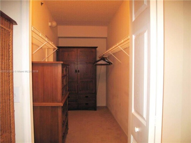 Building Photo - 3235 NE 184th St