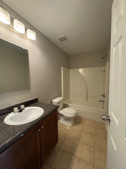 Building Photo - 1002 Mill Creek Way