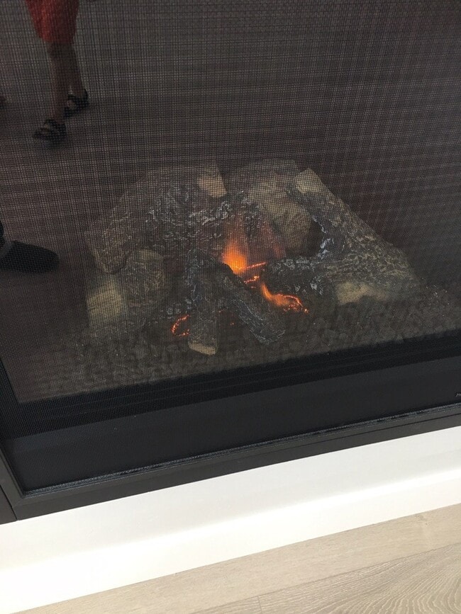 Building Photo - Beautiful Modern Home in Lehi w attached 2 car garage!