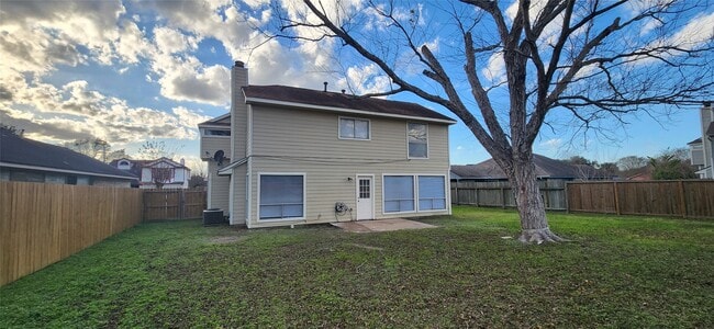 Building Photo - 15334 Oak Terrace Dr