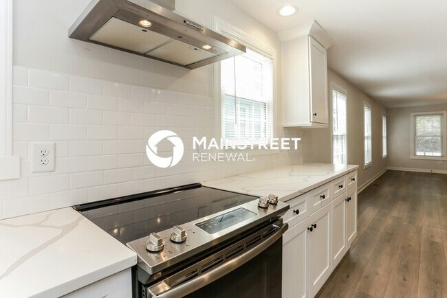 Building Photo - 4 Bedroom Pet-Friendly Home in Atlanta, GA with Main Street Renewal