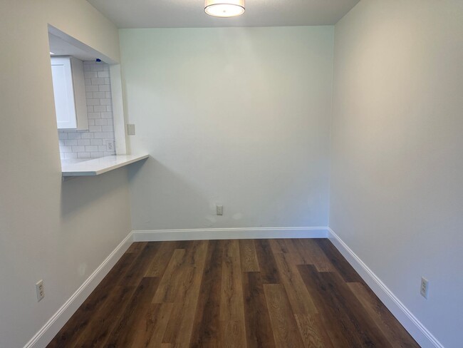 Building Photo - NEWLY 2/1.5 UPDATED Clearwater townhome/condo