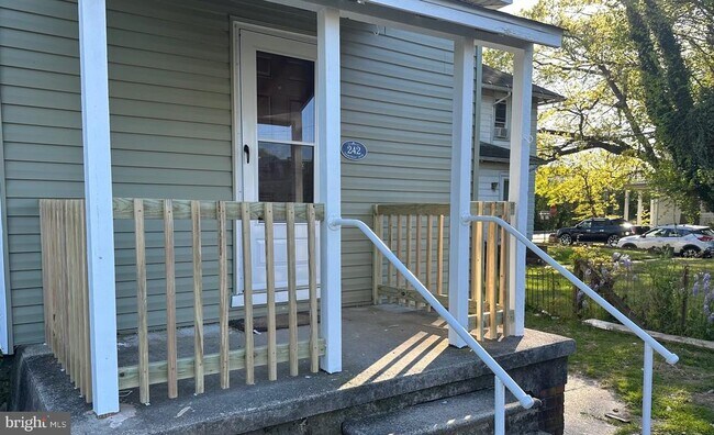 Building Photo - 242 Grant St