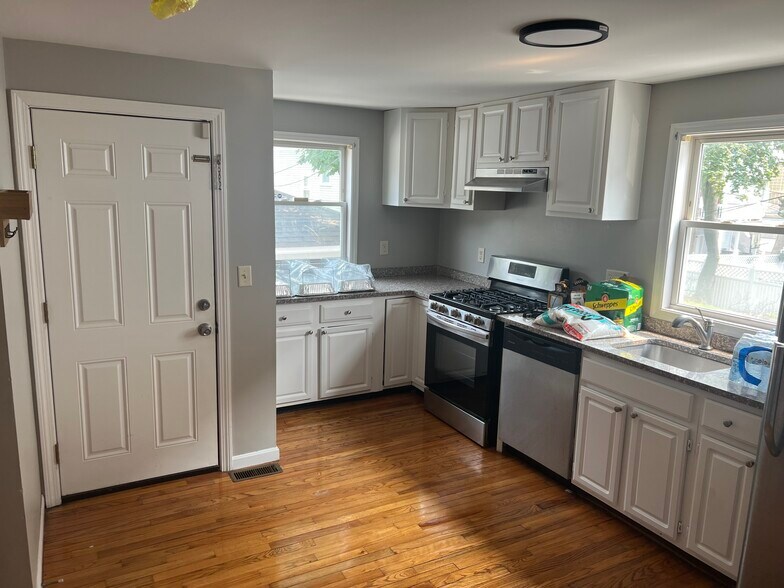 Building Photo - 21 Blakeville St