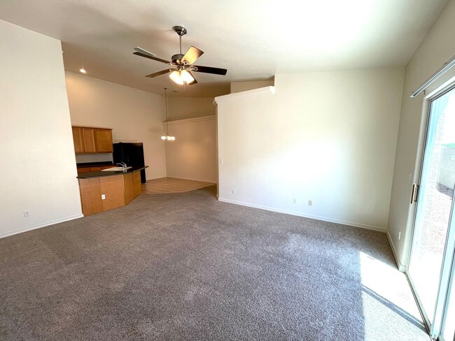 Building Photo - Great 3 Bedroom Duplex near the Kingman Ho...