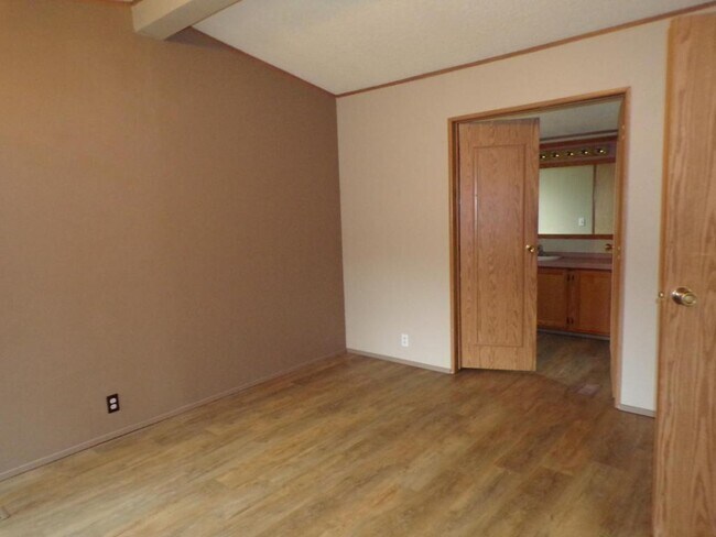 Building Photo - 4590 US-20