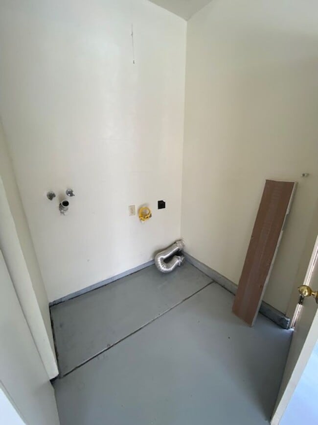 Building Photo - LAS PALMAS II 3 BED/ 2 BATH HOUSE FOR RENT