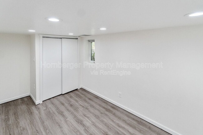 Building Photo - 908 E Longfellow Ave