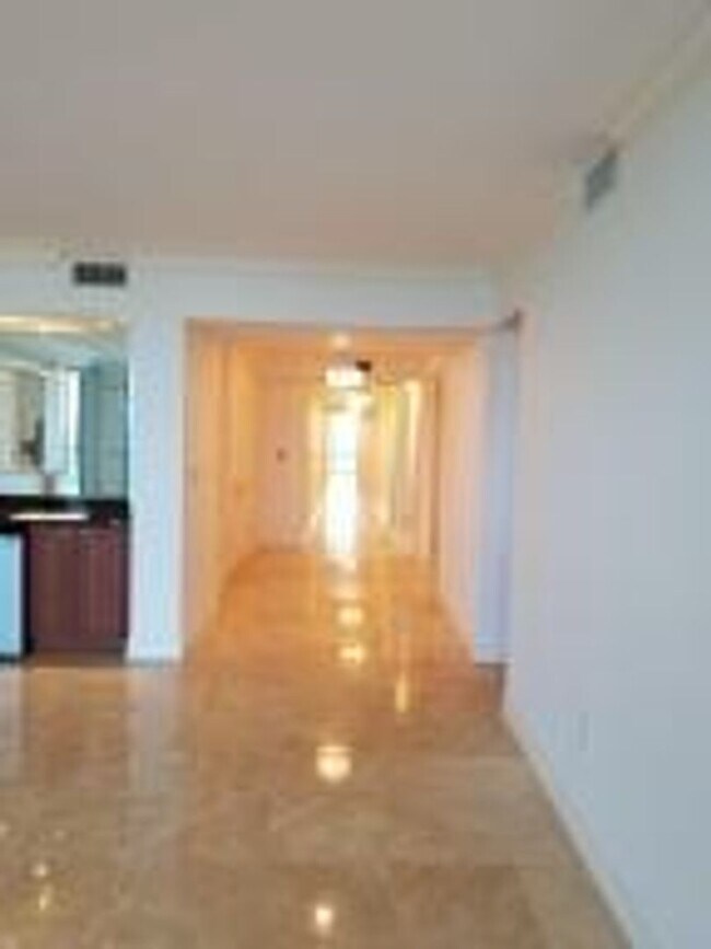 Building Photo - 20201 E Country Club Dr