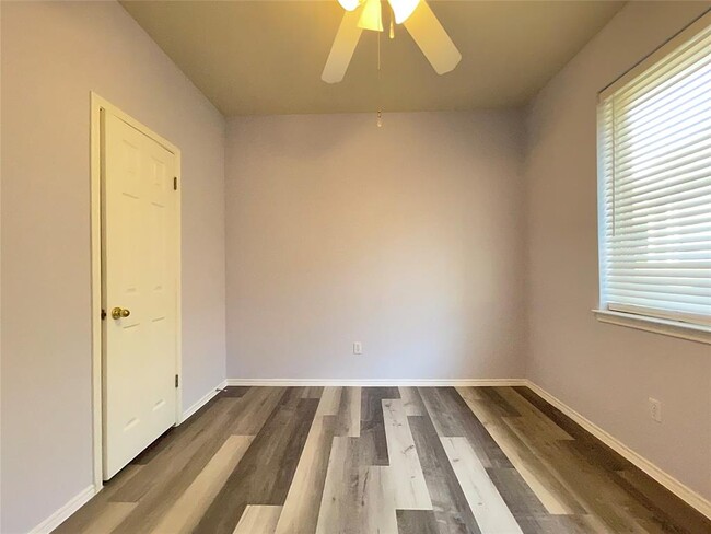 Building Photo - 2219 Speidel Dr