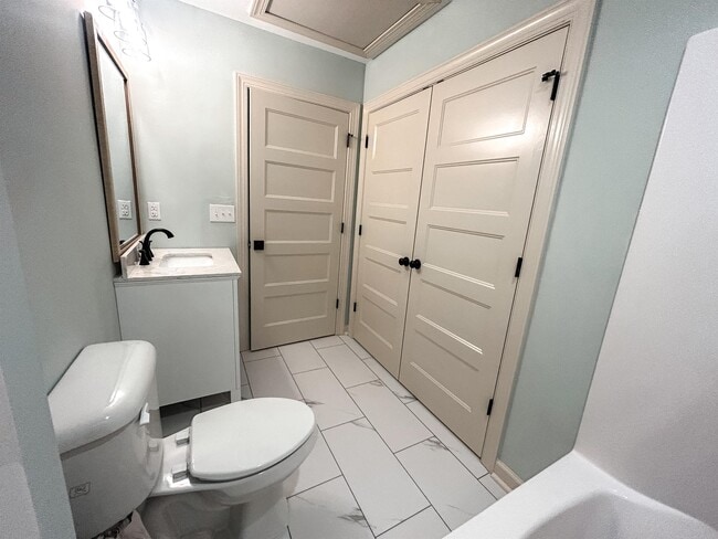 Building Photo - 177 N Clarendon Dr