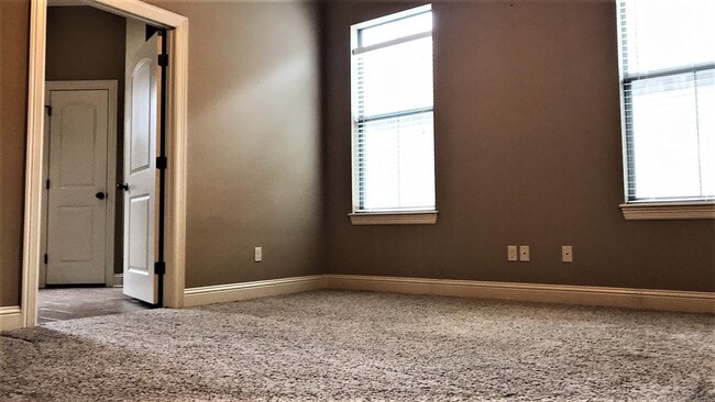 Building Photo - The Perfect Place in Perfect Place!