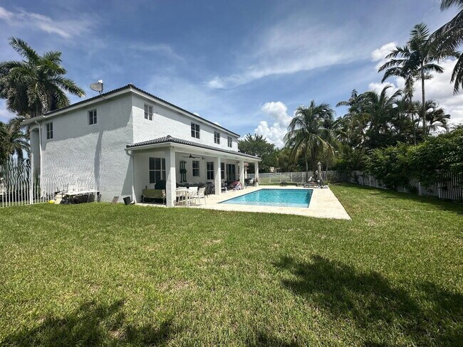 Building Photo - 1063 Sunflower Cir