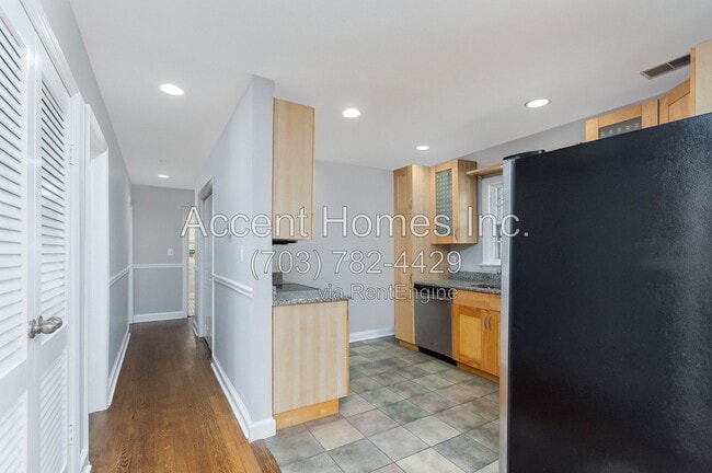 Building Photo - 813 31st St S