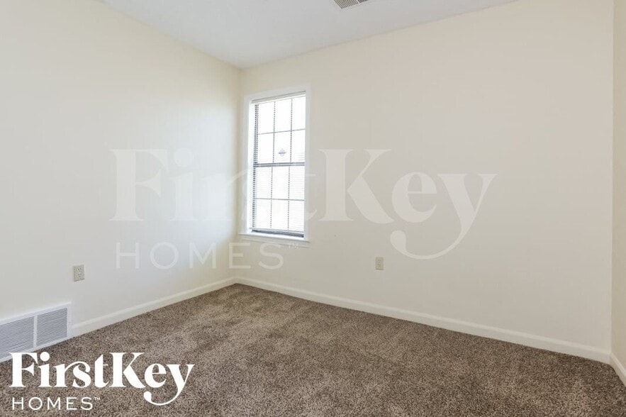Building Photo - 4877 Summitridge Dr