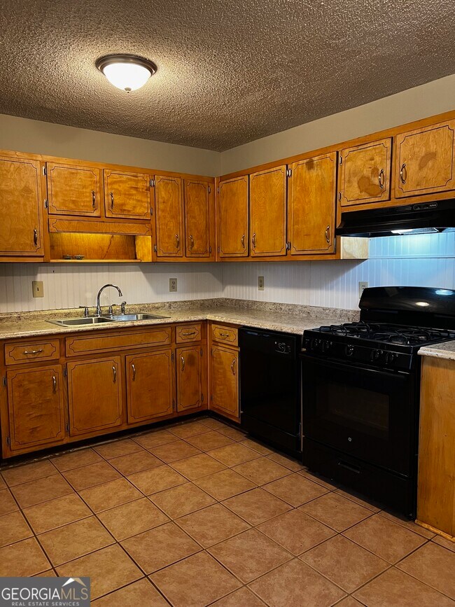 Building Photo - 420 N Elizabeth Ln