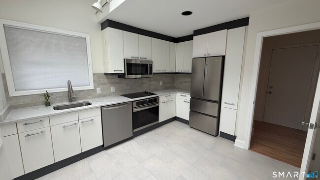 Building Photo - 230 Saugatuck Ave