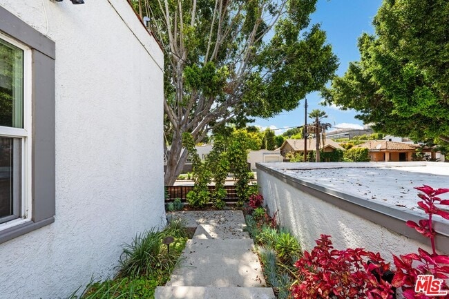 Building Photo - 4047 Camero Ave