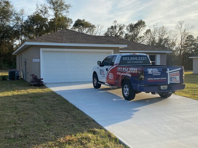 Building Photo - Desirable SW Ocala Neighborhood 3/2/2 **WON"T LAST**