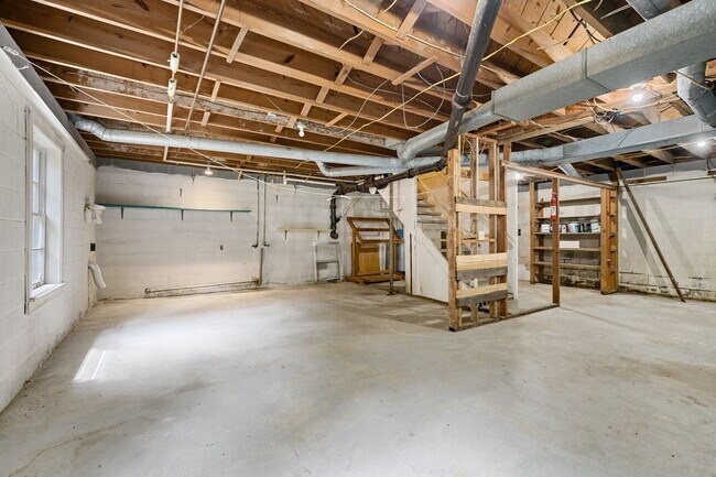 Building Photo - Chapel Hill 3 Bed 2 Bath Ranch - Available...