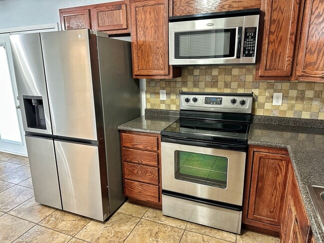 Building Photo - 115 Fieldcrest Dr