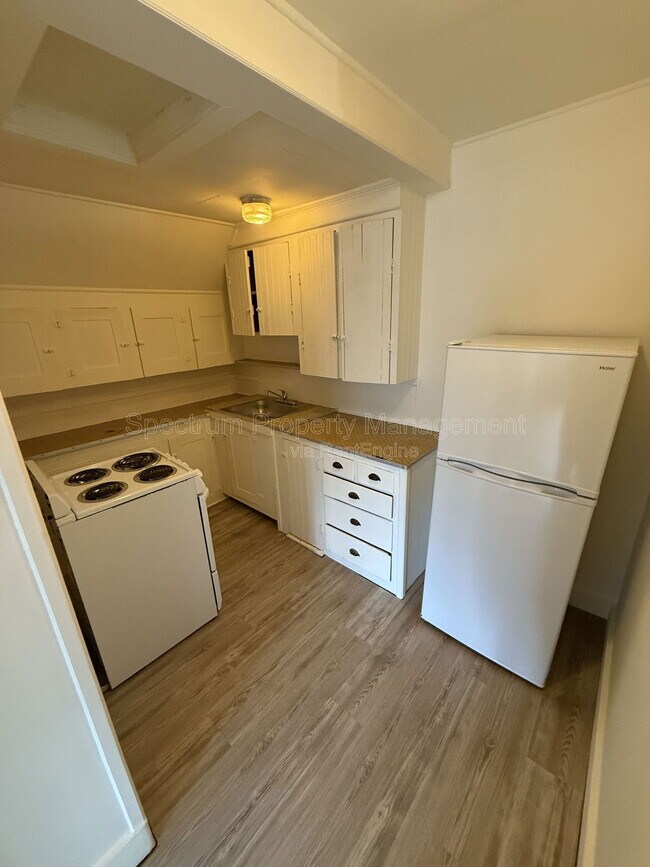 Building Photo - 40 Pleasant St