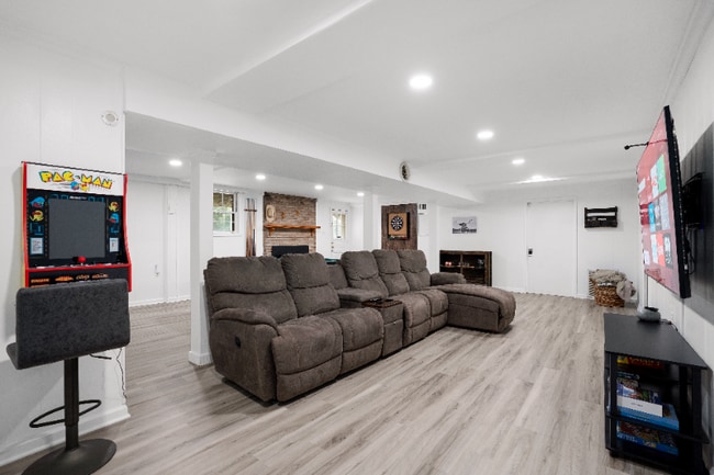 Building Photo - 634 Pollard Rd