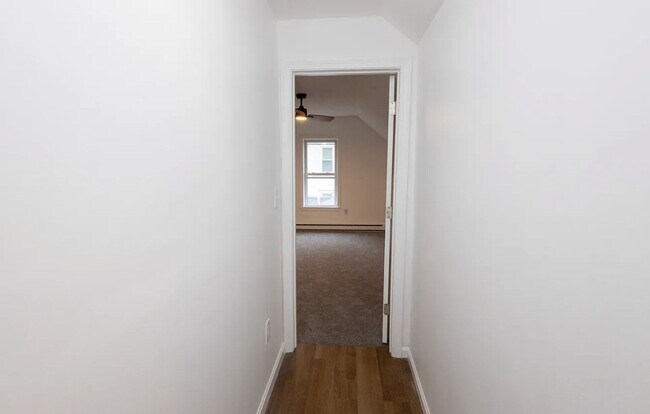 Building Photo - Beautifully renovated home