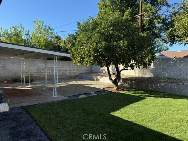 Building Photo - 1488 Bussey St W