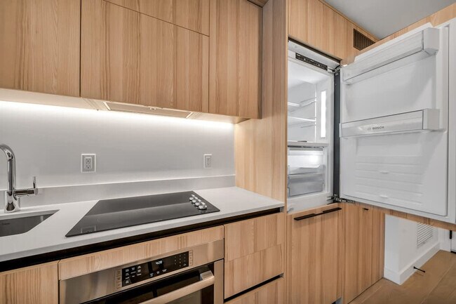 Building Photo - 225 N Miami Ave