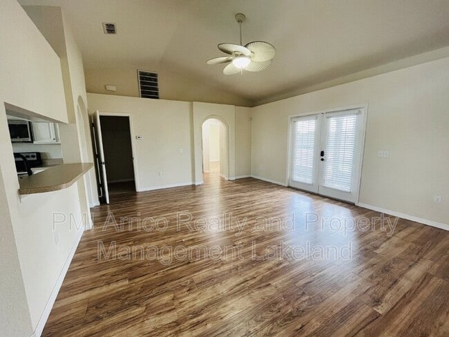 Building Photo - 3519 Kenwood Crossing