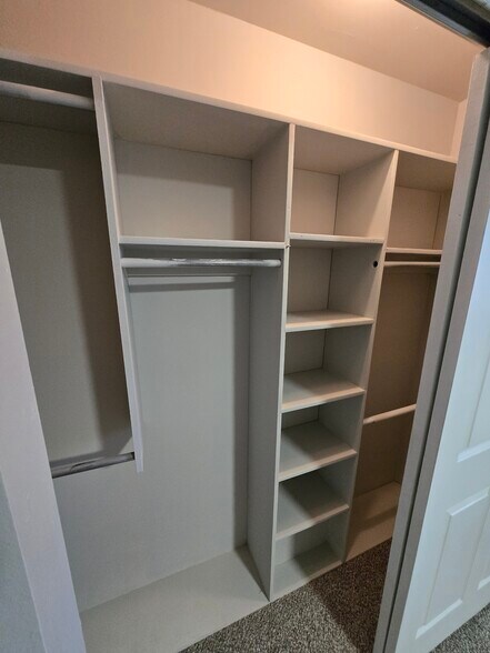 Building Photo - 4711 Bella Dr