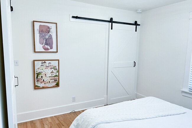 Building Photo - Furnished 3 Bedroom Walkable East Nashvill...