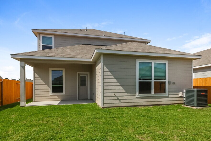 Building Photo - 16426 Honeysuckle Hl Dr