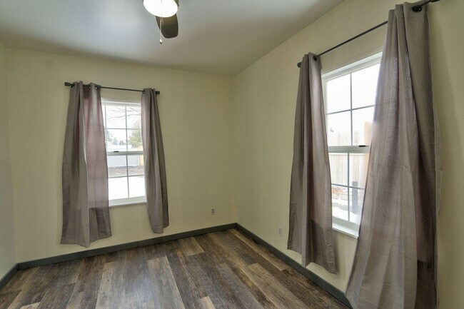 Building Photo - 2 Bedroom 1 Bath- House