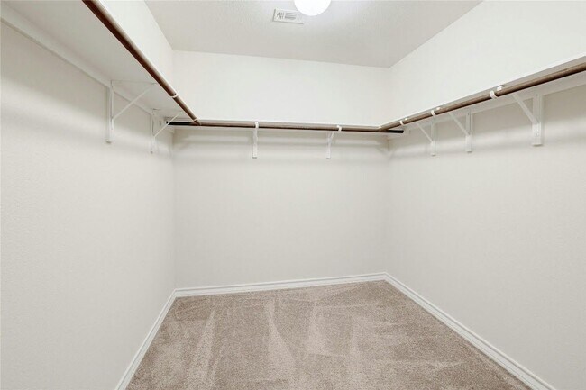 Building Photo - 15801 Crissom Ln