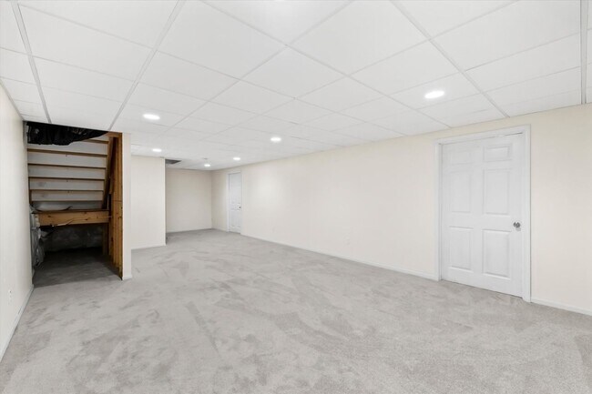 Building Photo - 4107 Lakeview Pkwy