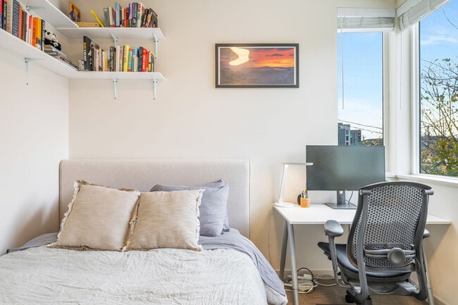 Building Photo - 3900 Leary Wy NW