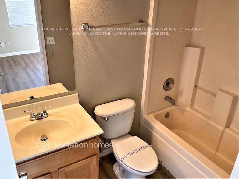 Building Photo - 519 N Adelle