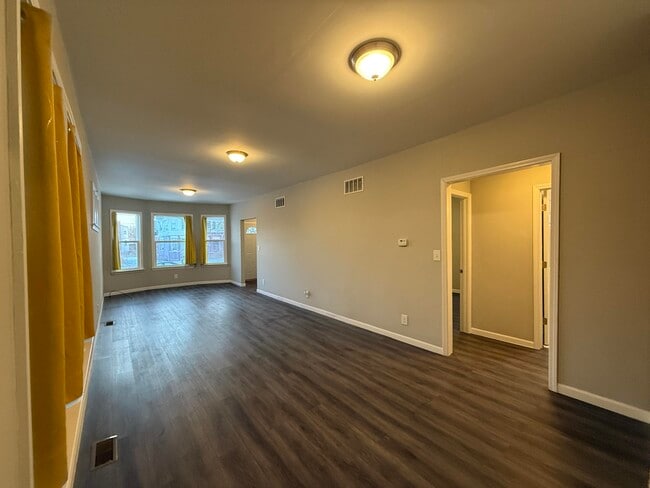 Building Photo - 351 Westminster St