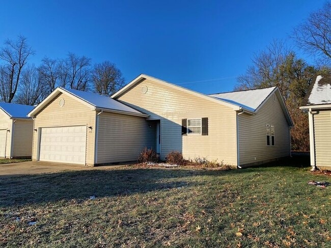 Building Photo - Collett Meadows - Large open floor plan, 4 bedroom Home with 2 baths - PETS WELCOME!