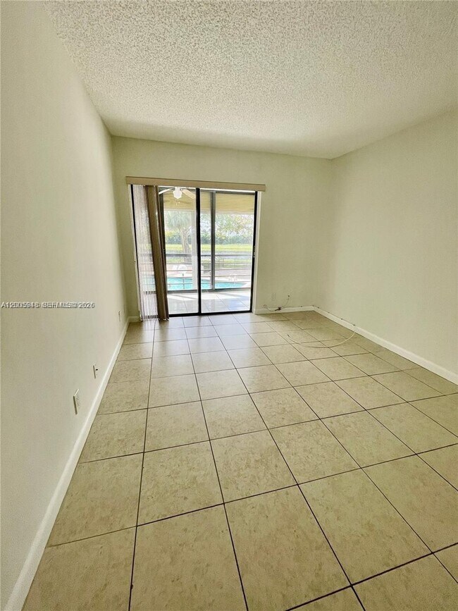 Building Photo - 2320 S Cypress Bend Dr