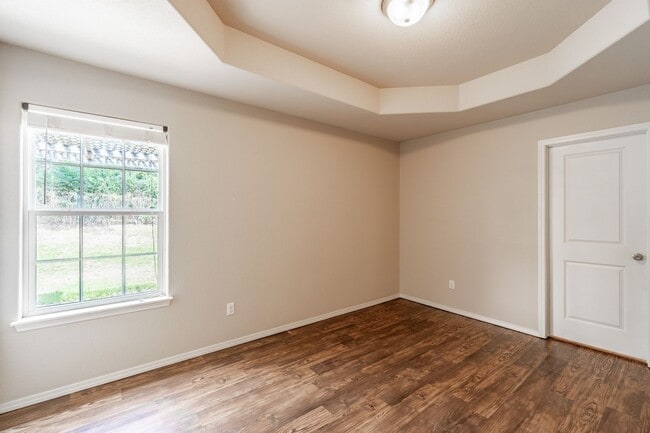 Building Photo - 2220 Ridgeway Ln