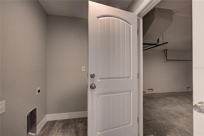 Building Photo - 129 Glades Dr