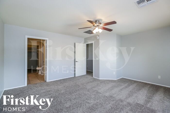 Building Photo - 375 W Jersey Way