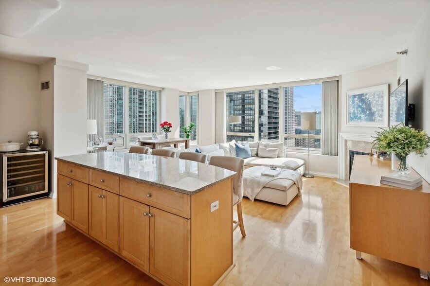 Building Photo - 33 W Ontario St