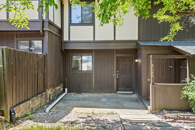 Building Photo - 4249 Lake Ridge Dr